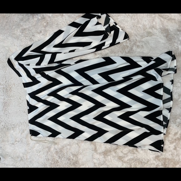 Yahada Black and White Chevron Dress Size M - Picture 1 of 1